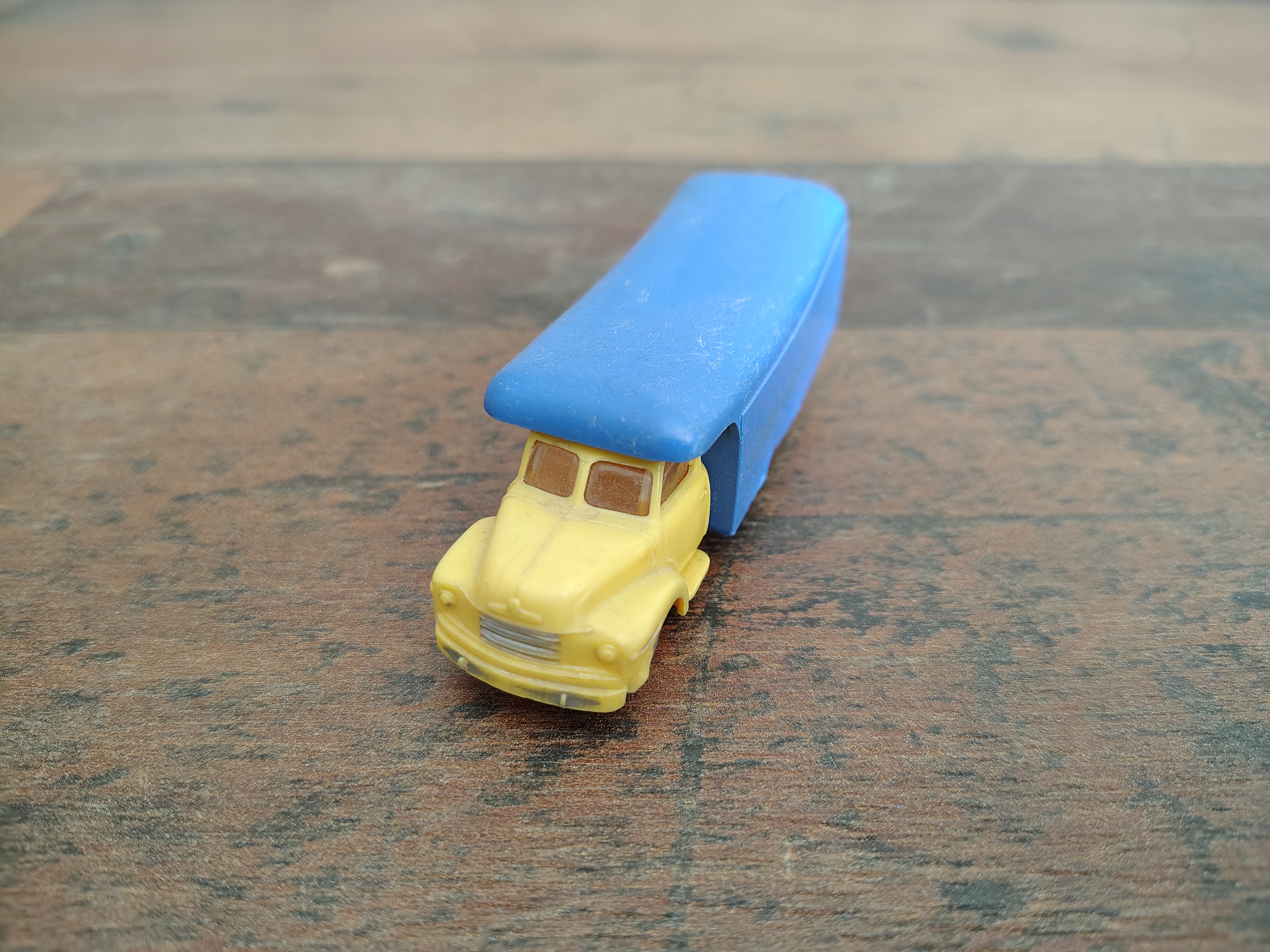 Chevrolet/ Truck/ Vrachtwagen/ Bakwagen/Lego/ 1:87 (jaren 60)
