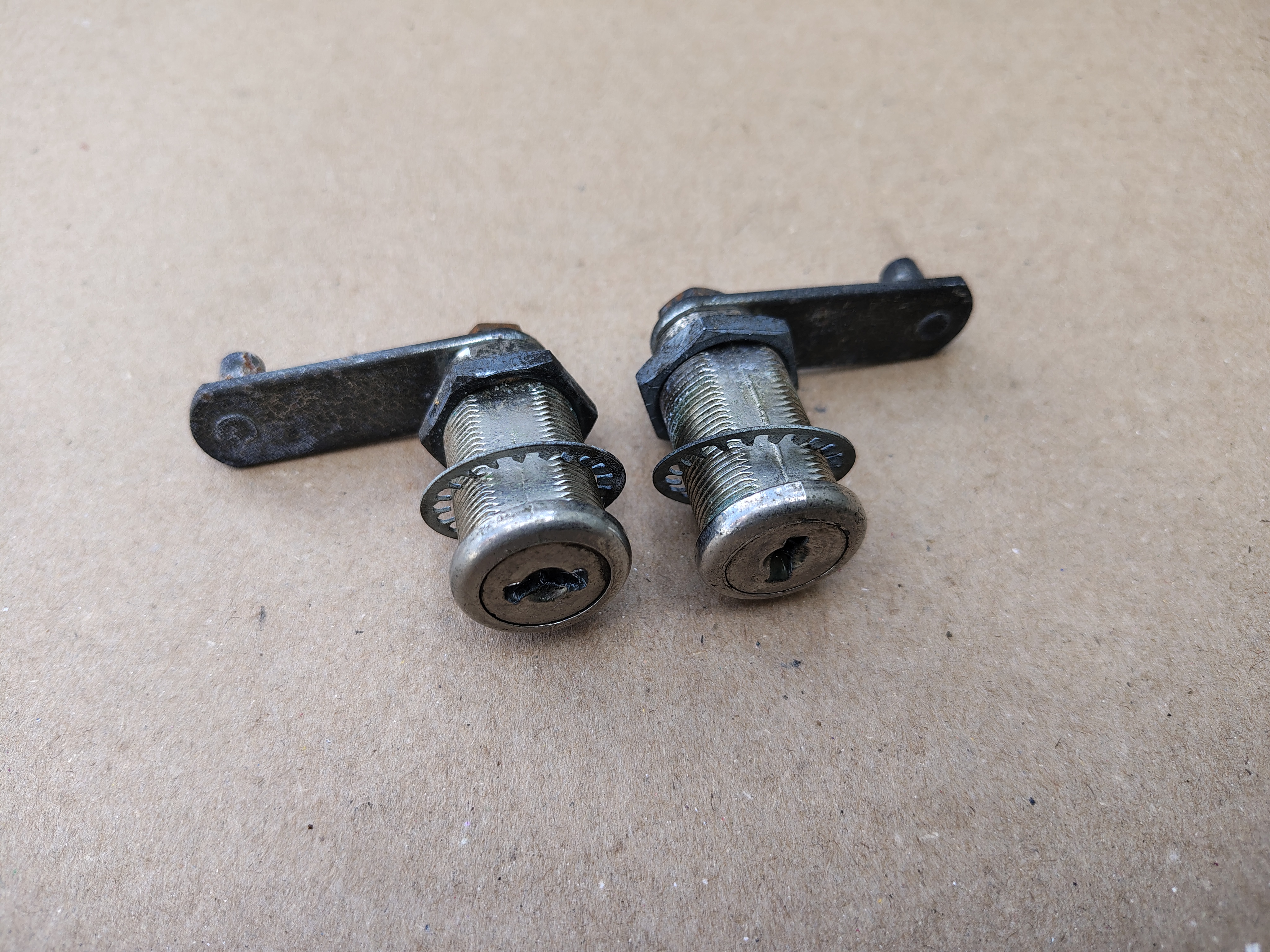 2x Lock (Seeburg Disco/ SMC1)