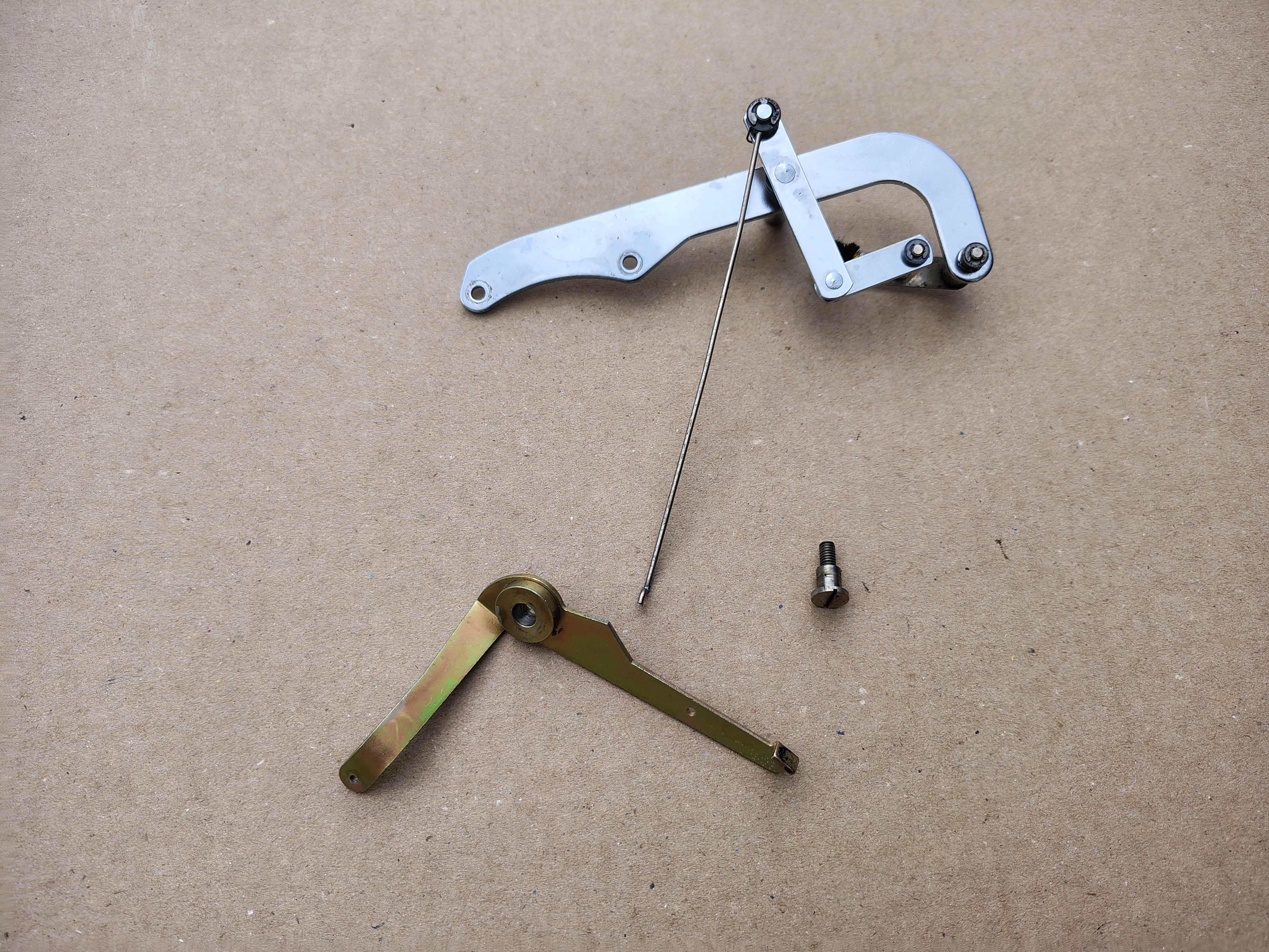 Borstel Set / Brush + Stripper Plate/ Mechanism (Seeburg LPC480)