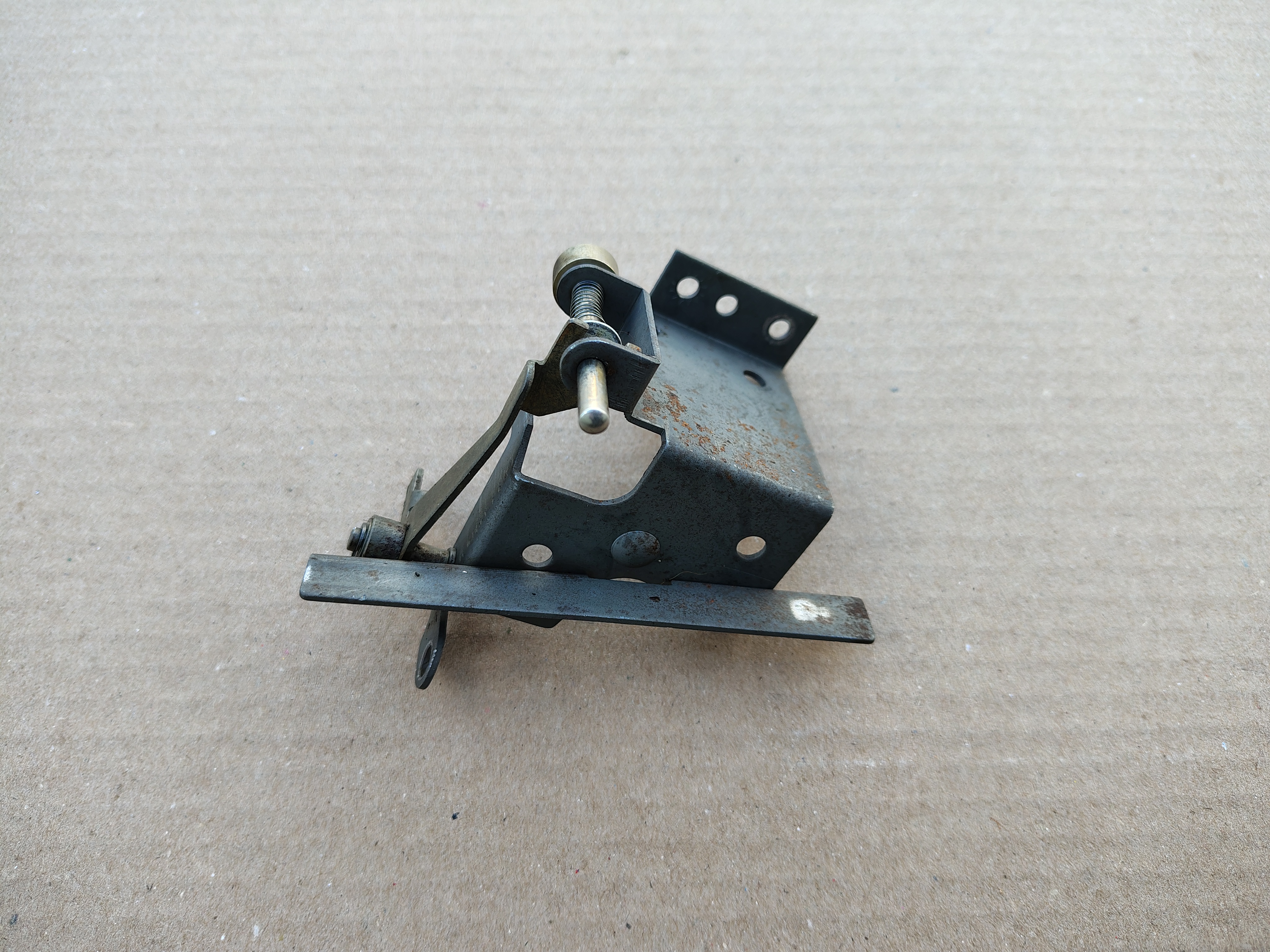 Safety Trip Bracket/ Mechnism (Seeburg Mardi Gras /STD4)