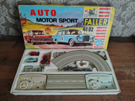 Racebaan 4002/ Opel Kapitan/ Mercedes 220 / Faller AMS