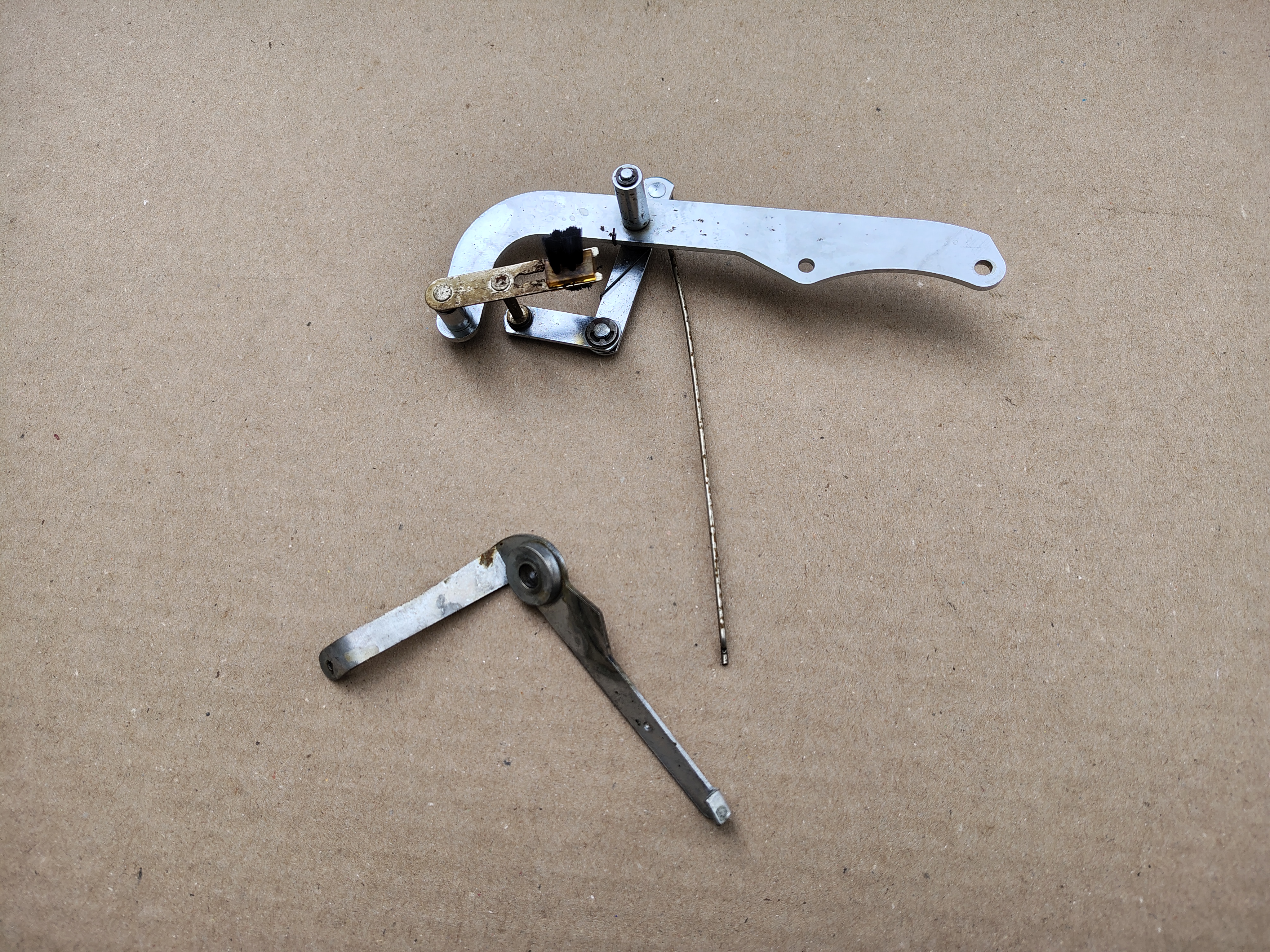 Brush + Stripper Plate/ Mechanism (Seeburg Vogue/ STD160)