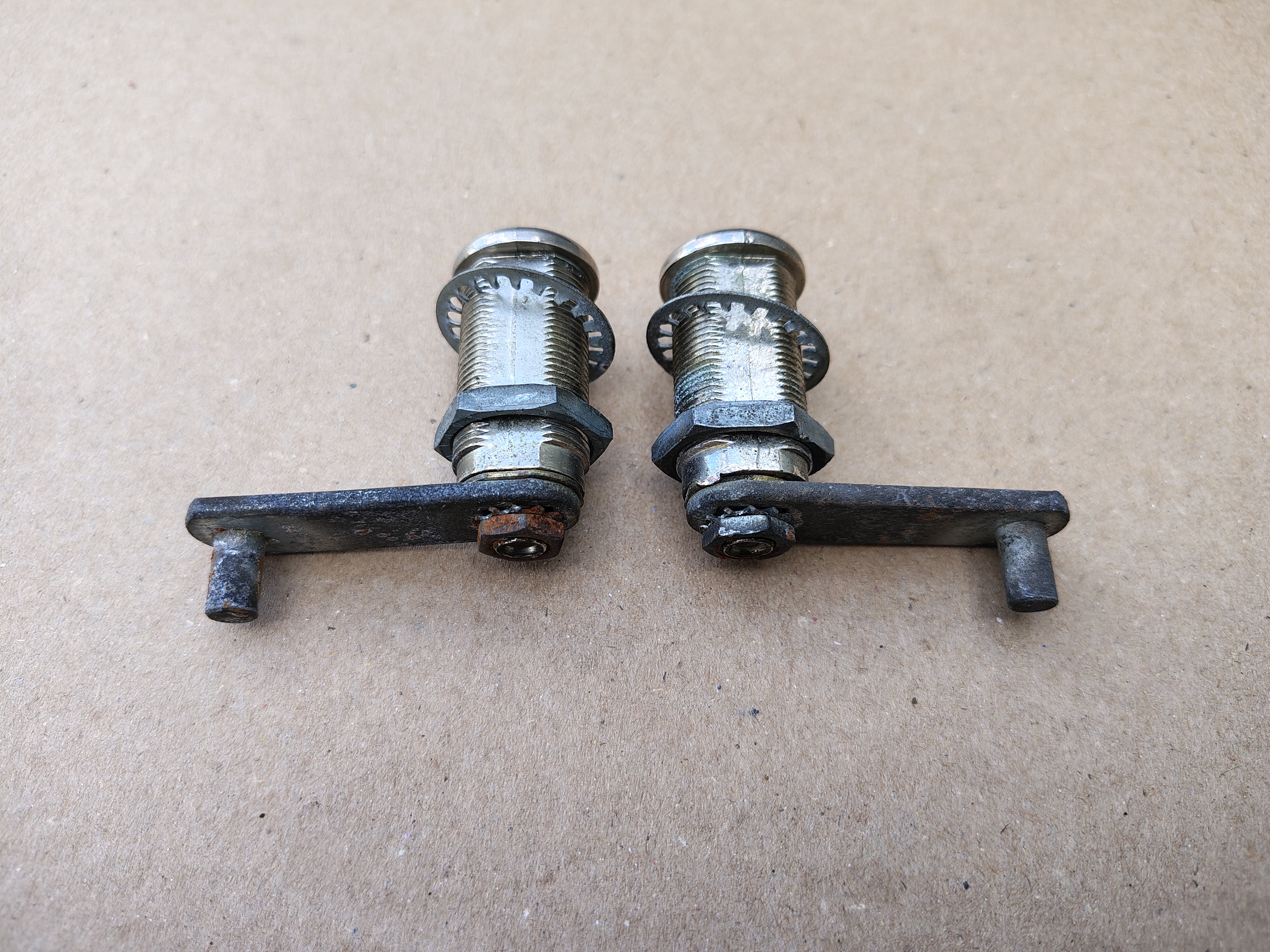 2x Lock (Seeburg Disco/ SMC1)