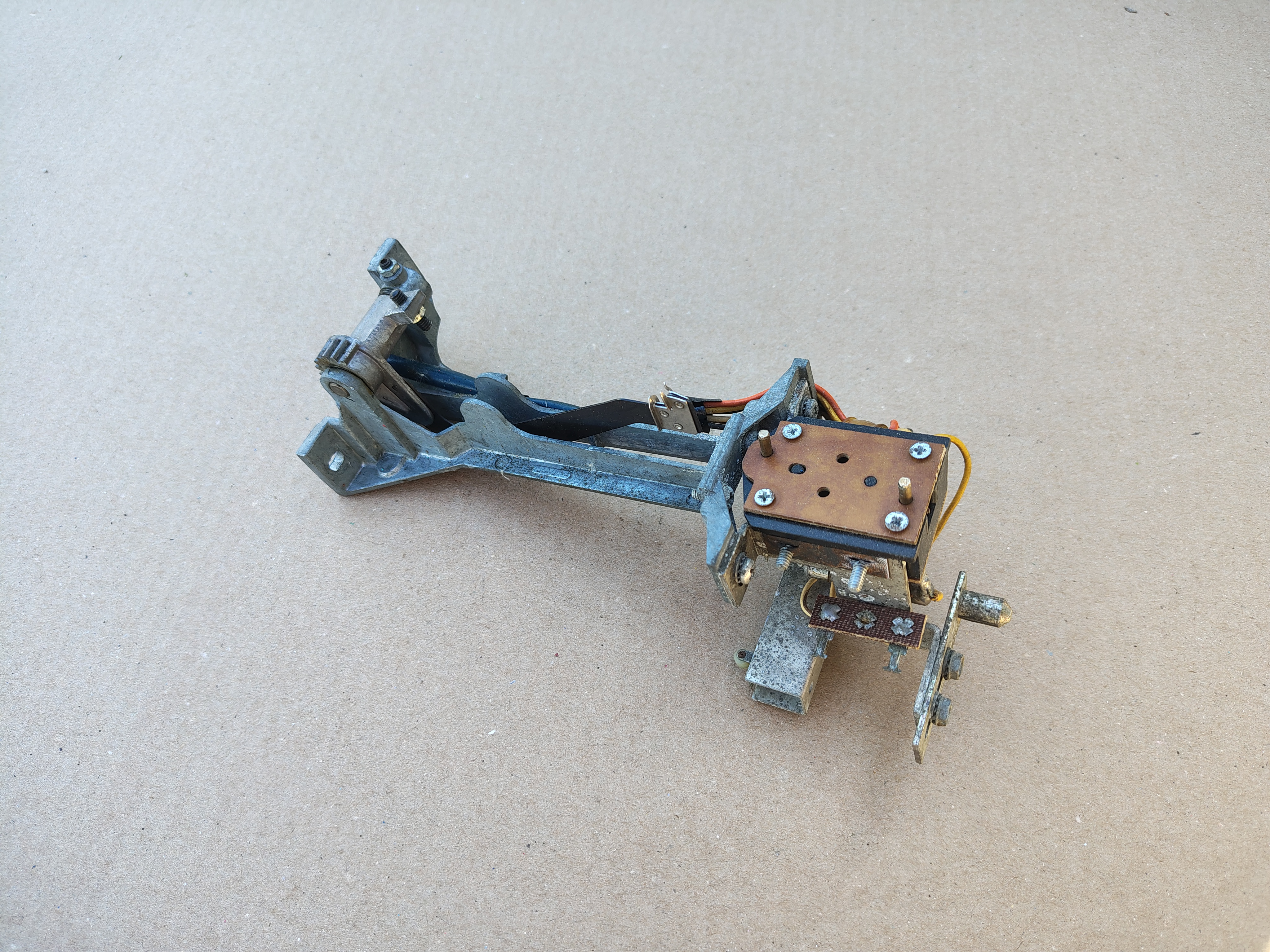 Record Lift Arm / Mechanism (Seeburg Div)