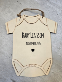 Houten romper - geboorteaankondiging