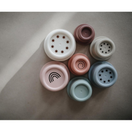 Stacking Cups Mushie met of zonder naam