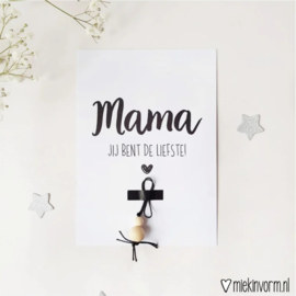 Mama je bent de liefste || Ansichtkaart met gelukspoppetje