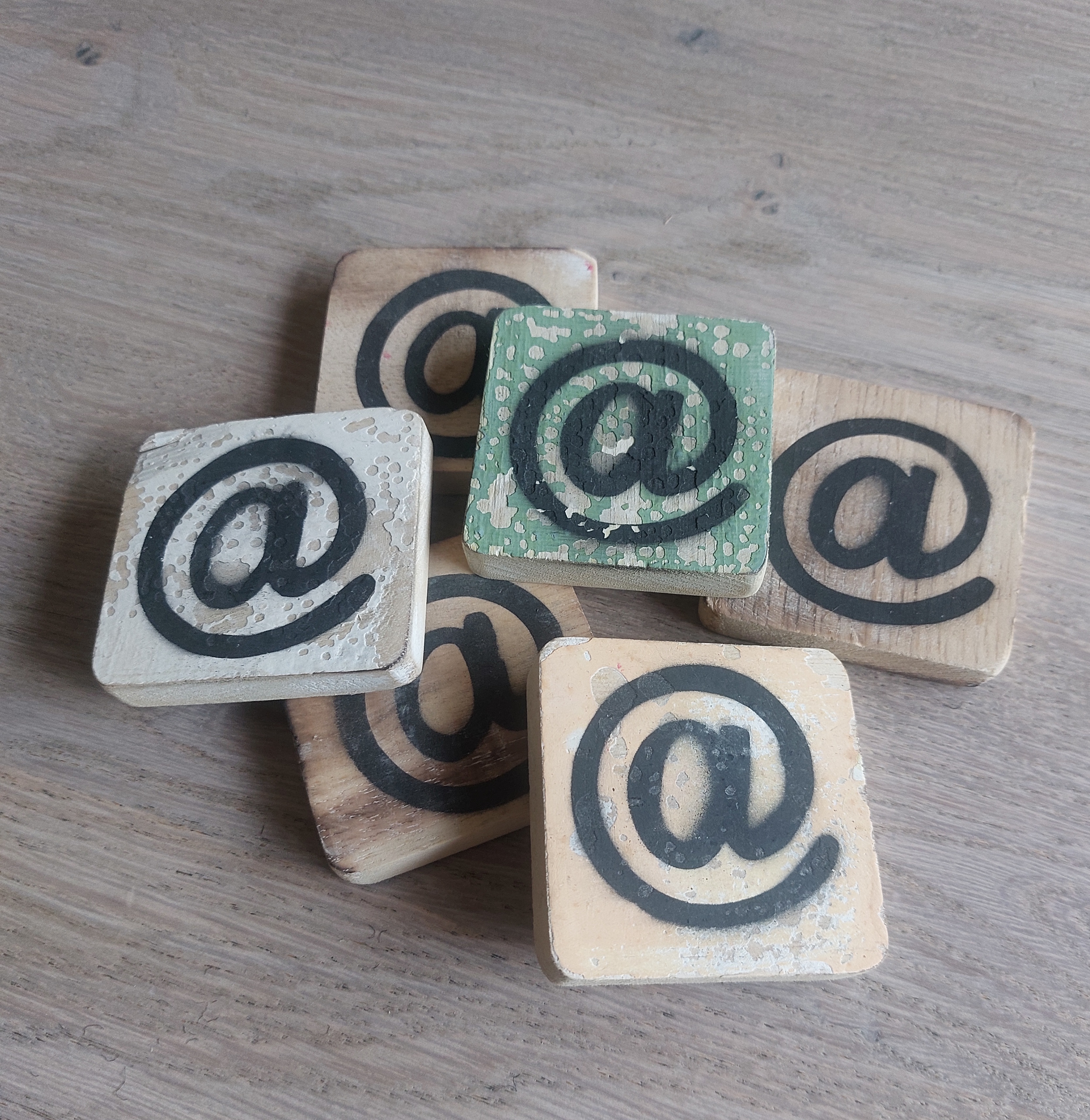Houten symbool @