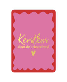 Kerstkaartje 'Kerstkus door de brievenbus' | roze