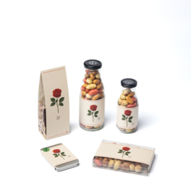 BLOEMEN - Veel liefs (4x flesjes choco amandelen)