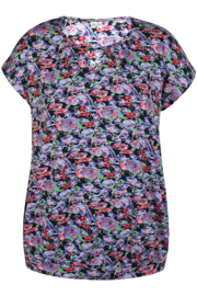 ZE-ZE t shirt Kaela