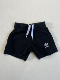 Adidas broekje maat 74