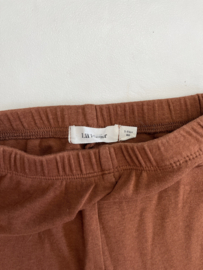 Lil’ atelier broekje maat 86