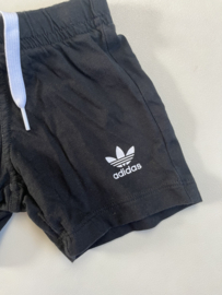 Adidas broekje maat 74