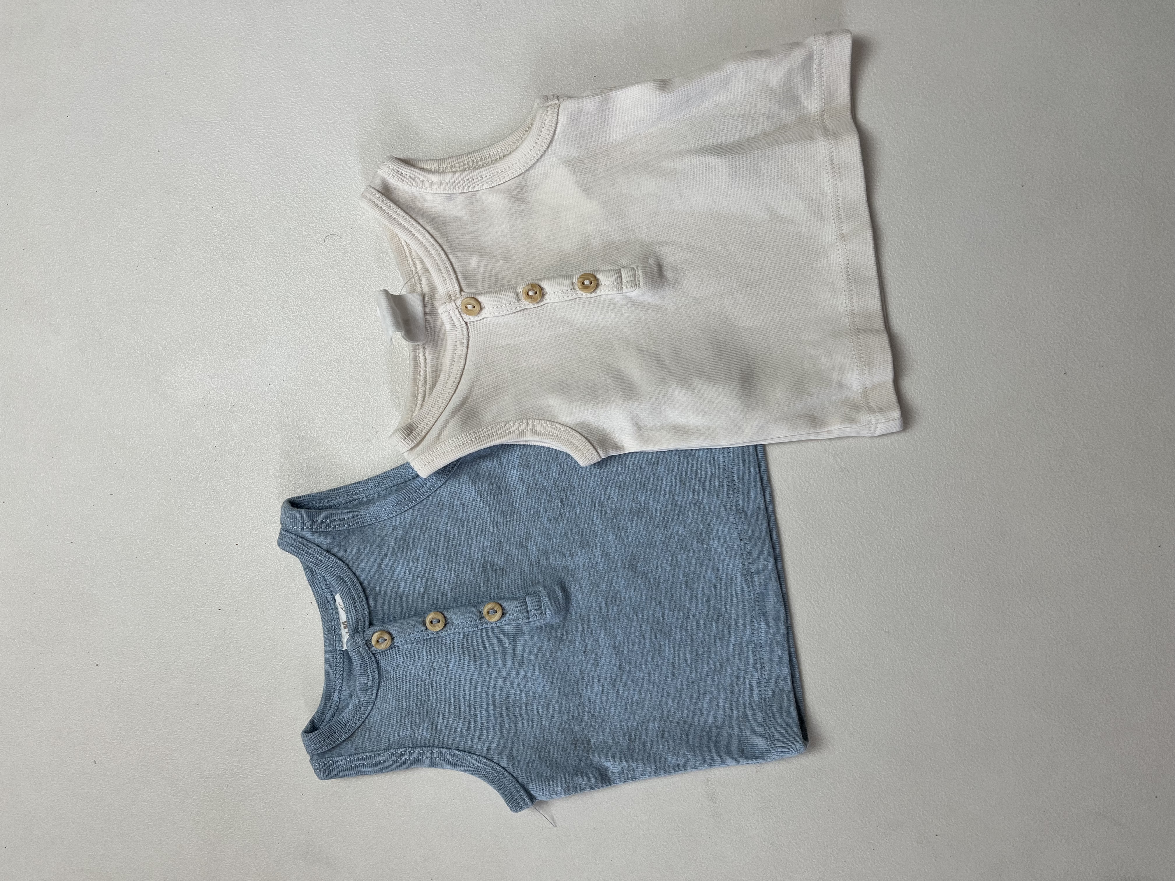 H&M twee hemdjes maat 50