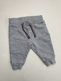 Tommy Hilfiger broekje maat 62