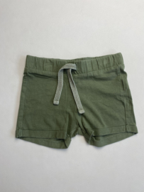 Hema korte broek maat 68