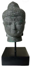 Buddha grijs oxi  op stand 8x8x19cm