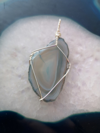 Agate pendant (blue/grey)