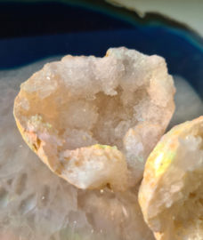 Quartz geode