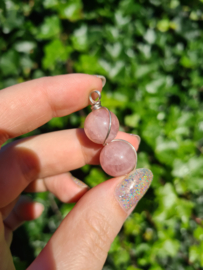 Rose quartz pendant (silver)