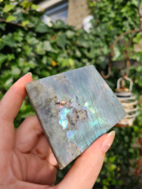 Half gepolijste labradoriet  (blauw/groen)