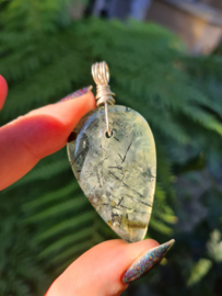 Prehnite with tourmaline pendant (silver)