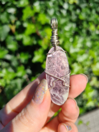 Lepidolite pendant (silver)