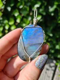 Labradorite pendant dark blue