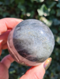 Labradorite sphere (silver/rainbow)