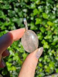 Rose quartz pendant (silver plated)