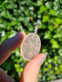 Rose quartz pendant (silver plated)