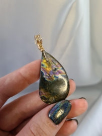 Labradorite pendant (gold)