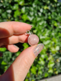 Rose quartz pendant (silver plated)