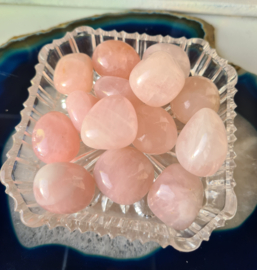 Rose quartz tumble (medium)