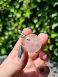 Rose quartz pendant (round)