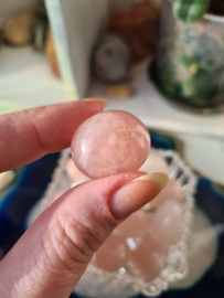 Rose quartz tumble (medium)