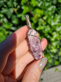 Lepidolite pendant (silver)