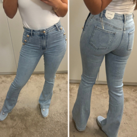 Flaire jeans met goude knopen