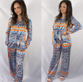 Satijnen set met print blauw/oranje