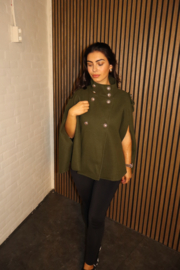 Poncho met goude knopen legergroen