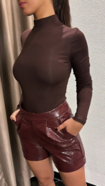 Bordeaux short lak leer