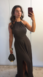 Maxi jurk bruin met gouden ketting