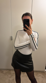 Body wit met zwarte strepen