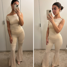 Two piece set stras