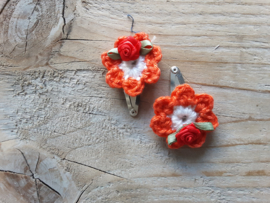 Gemaakt bloemetjes " oranje/wit"