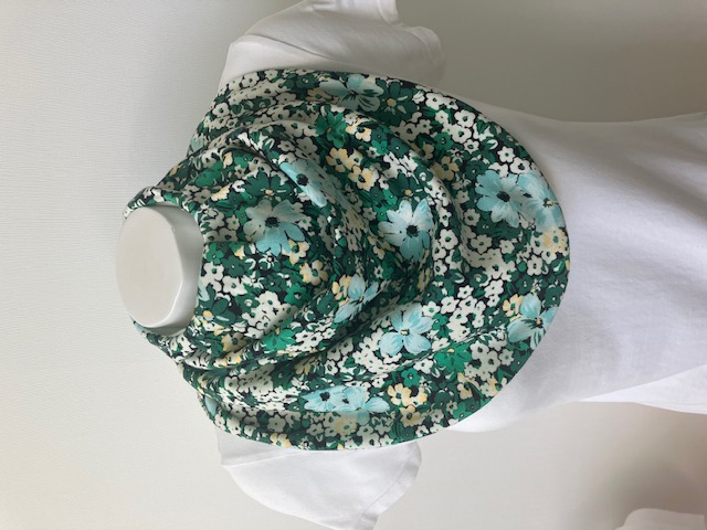 SS 004 Groen witte bloemetjes