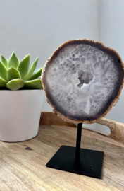 Agaat met geode op standaard