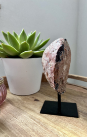 Agaat met geode op standaard
