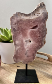 Roze amethist op standaard